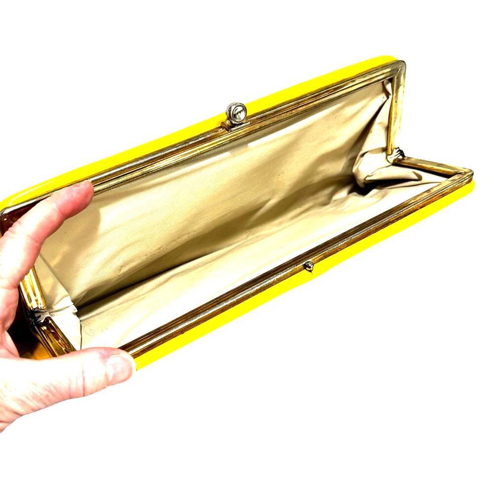 Bright Yellow clutch purse vintage 70's faux leather goldtone snap closure - Picture 3 of 9